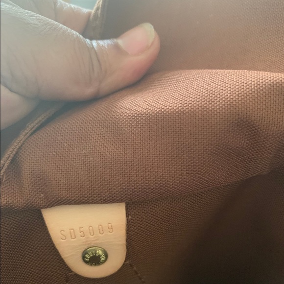 Like new with Dust bag Speedy LV bag original LV print - Picture 5 of 5